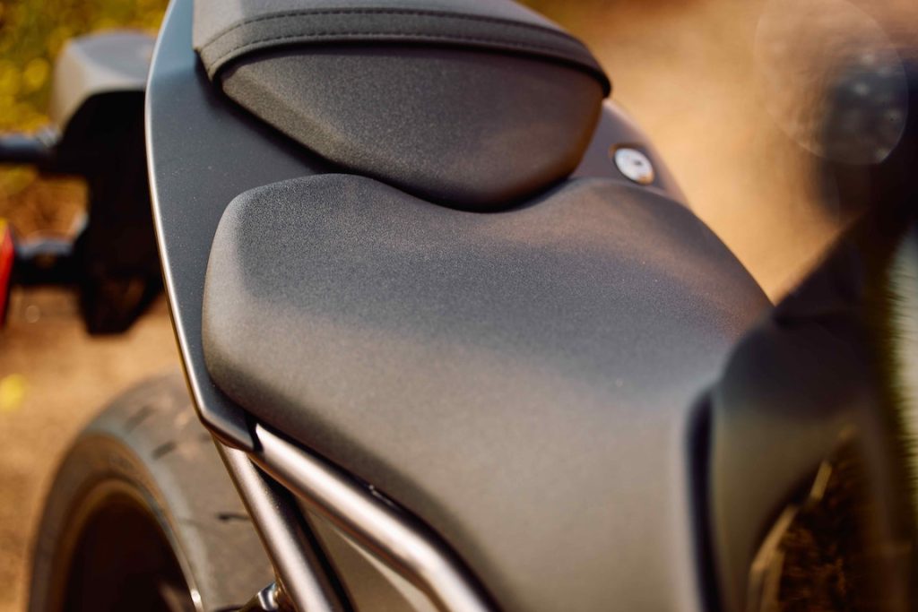 2023 Suzuki GSX 8S detail seat