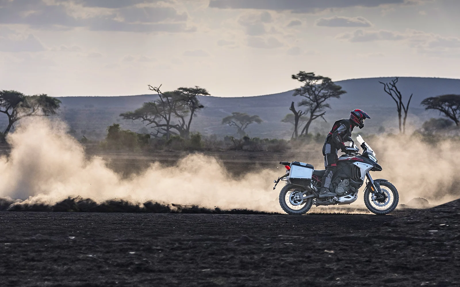 Multistrada Rally hero short 1600x1000 1