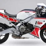 La Yamaha XSR900 GP devient encore plus rétro avec de nouveaux carénages classiques des années 80 17 yamaha xsr900 gp fz400r fairing set right side