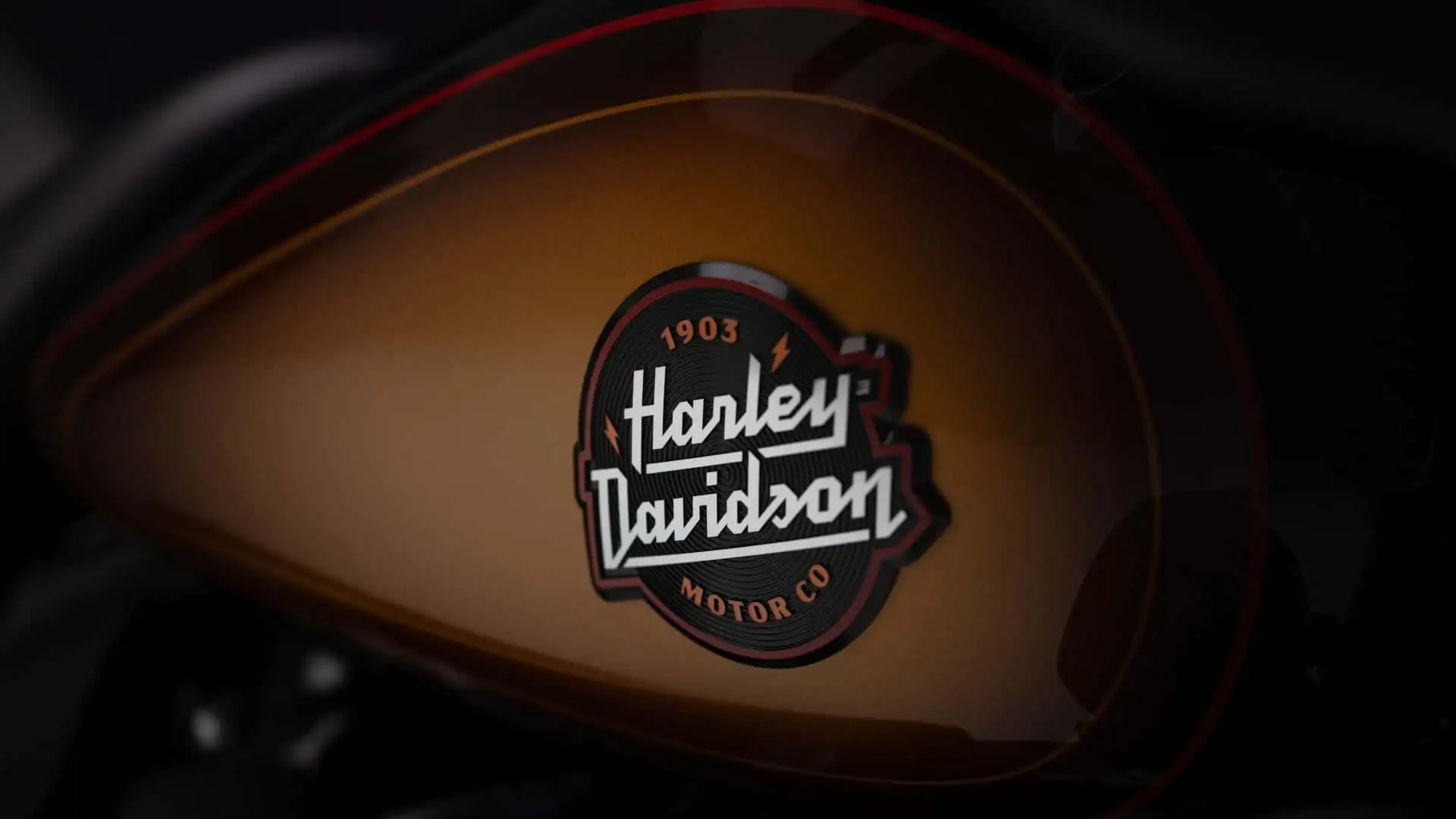 2024 harley davidson ultra limited tobacco fade tank closeup