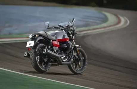 Moto Guzzi V7 Stone Corsa, nouvelle version sportive