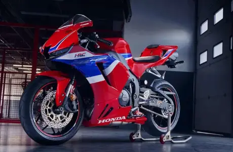 Honda CBR600RR 2024, la supersportive est de retour avec une électronique complète que jamais.