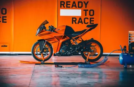 KTM RC 8C les nouveaux coloris 2024