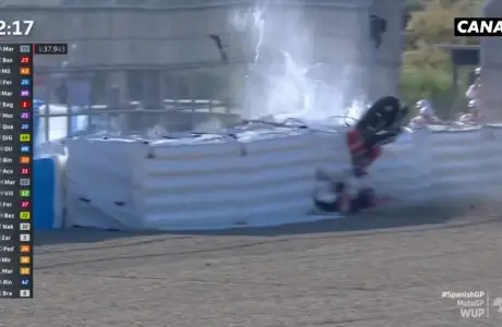 Lourde chute et une frayeur pour Pedro Acosta