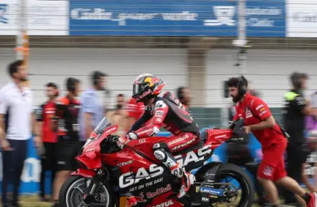 Pedro Acosta négocie déjà son contrat avec KTM