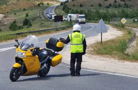 Guide Complet pour Devenir Motard de Convoi Exceptionnel
