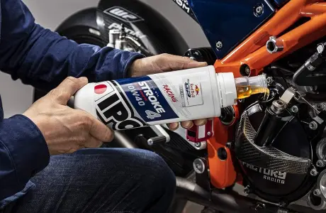 Changer l&rsquo;huile de votre moto : Guide complet